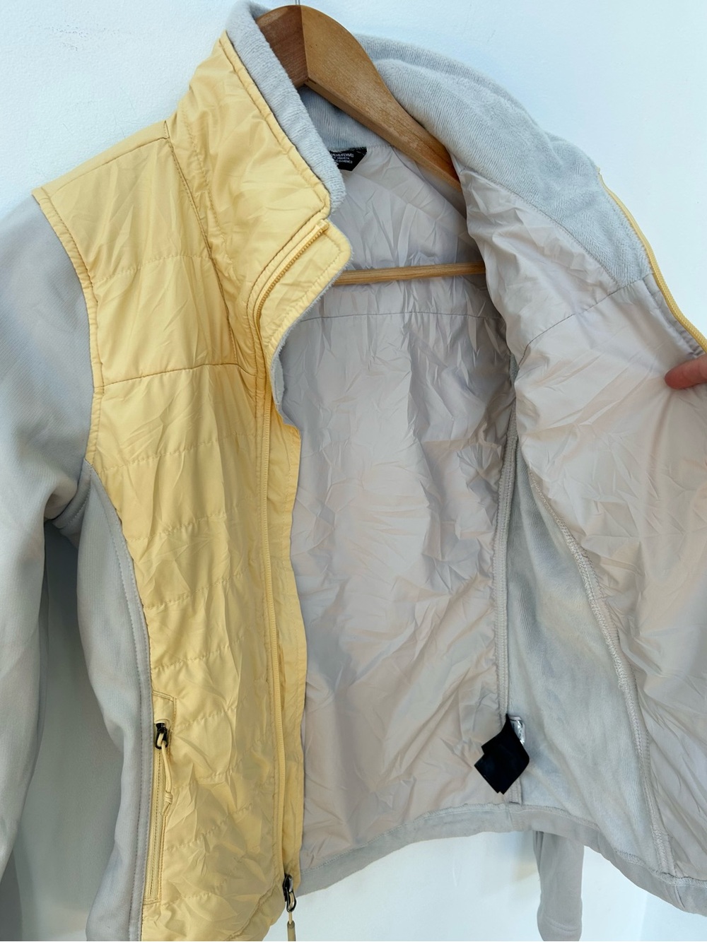 The North Face Women’s XS Yellow Grey Hybrid Fleece Insulated Jacket - Picture 4 of 9